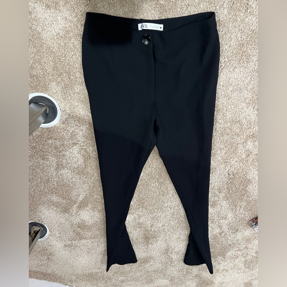 Fitted business pants with slit at bottom